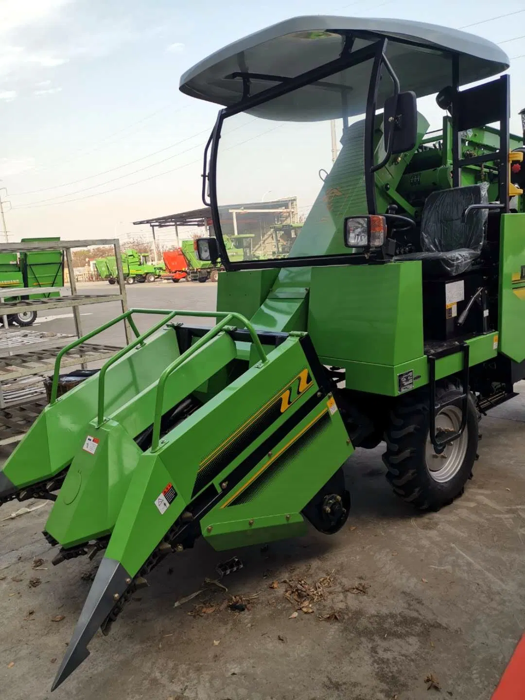 2 Rows Farm Corn/Maize Self-Propelled Combine Harvesting Machine