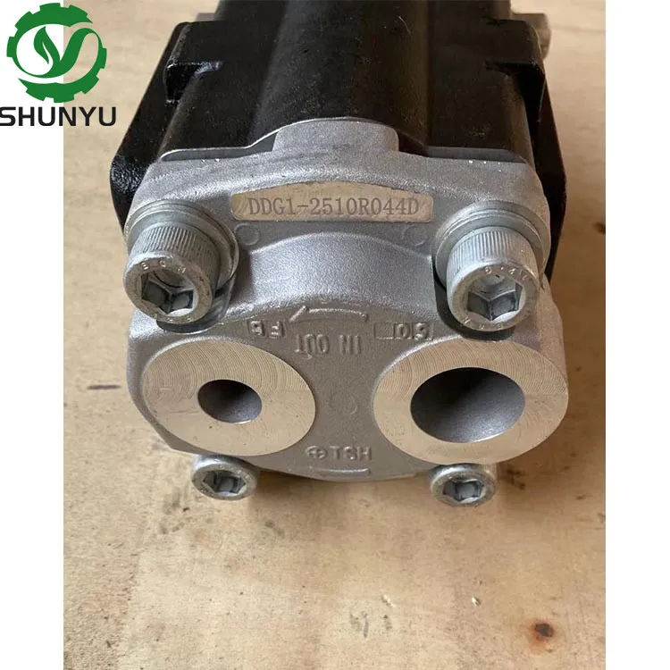 Kubota M954 Tractor Parts 3c081-82200 Assy Pump